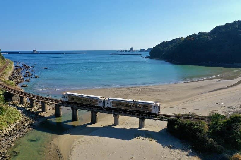 Coastal and Mountain Vistas