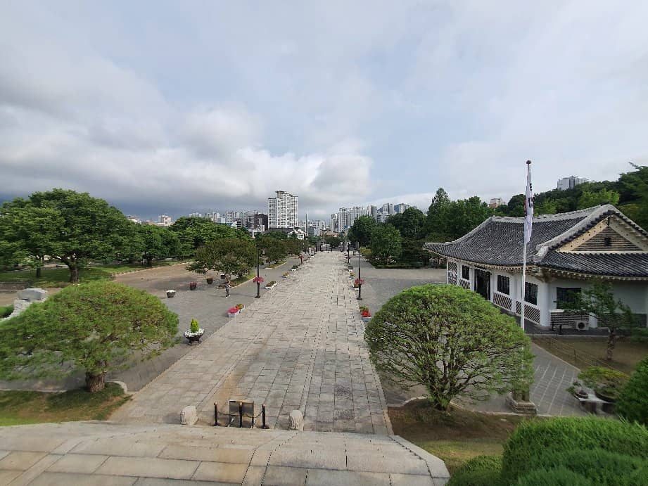 Chungnyeolsa Shrine