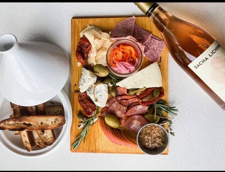 Vibrant Live Music Ambiance