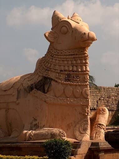 The Monolithic Nandi