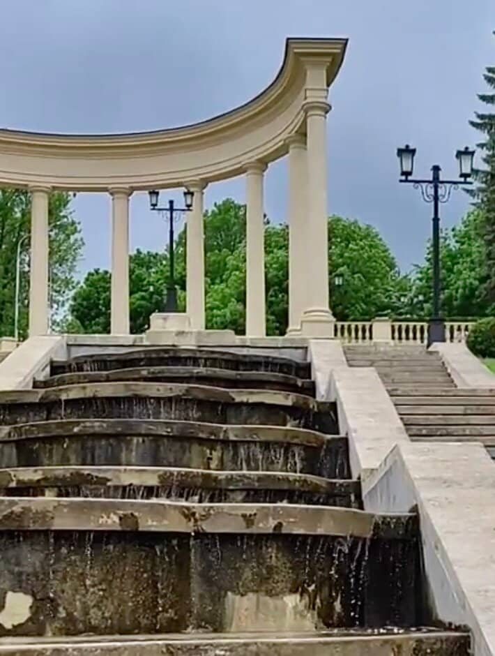 Antique-Style Colonnade