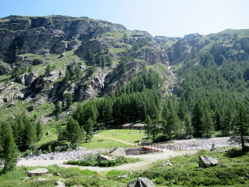 Proximity to Augustus Arch