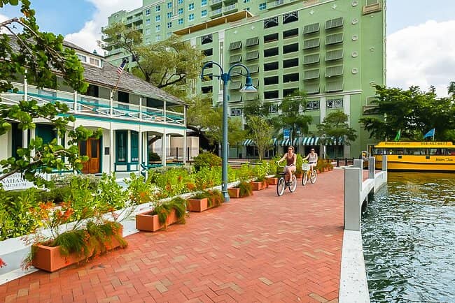 Holiday Lights Cruise