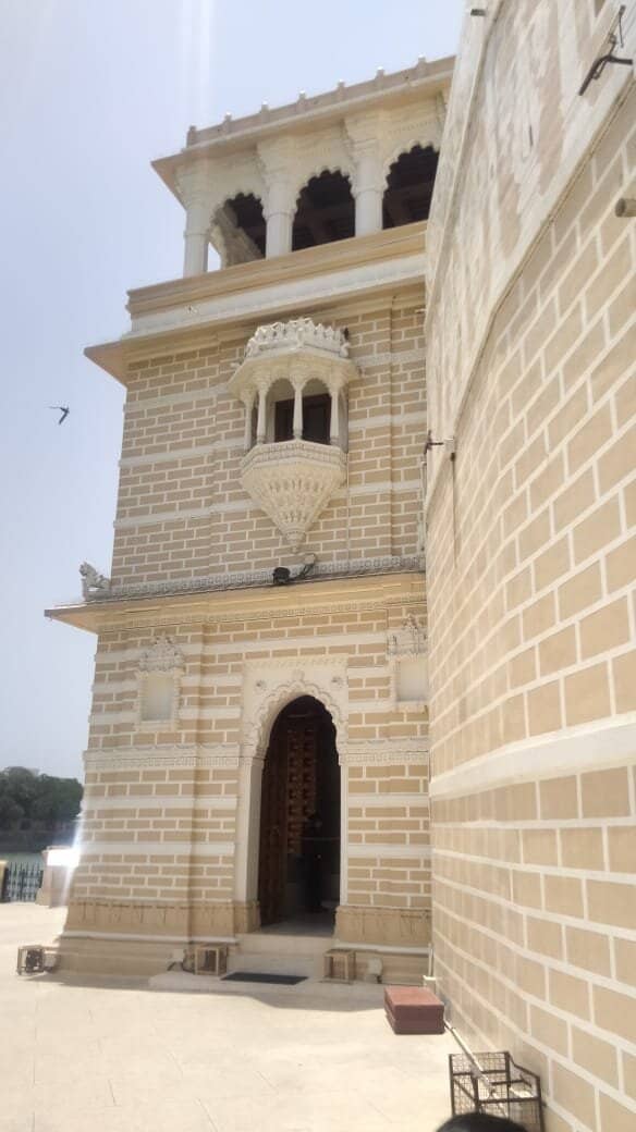 Panoramic Lake Views