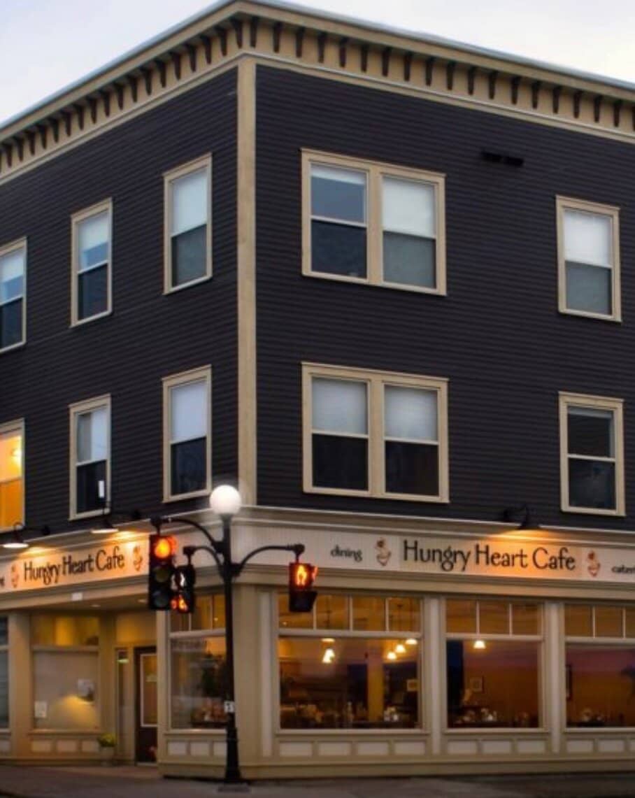 Cozy Ambiance & Fresh Flowers