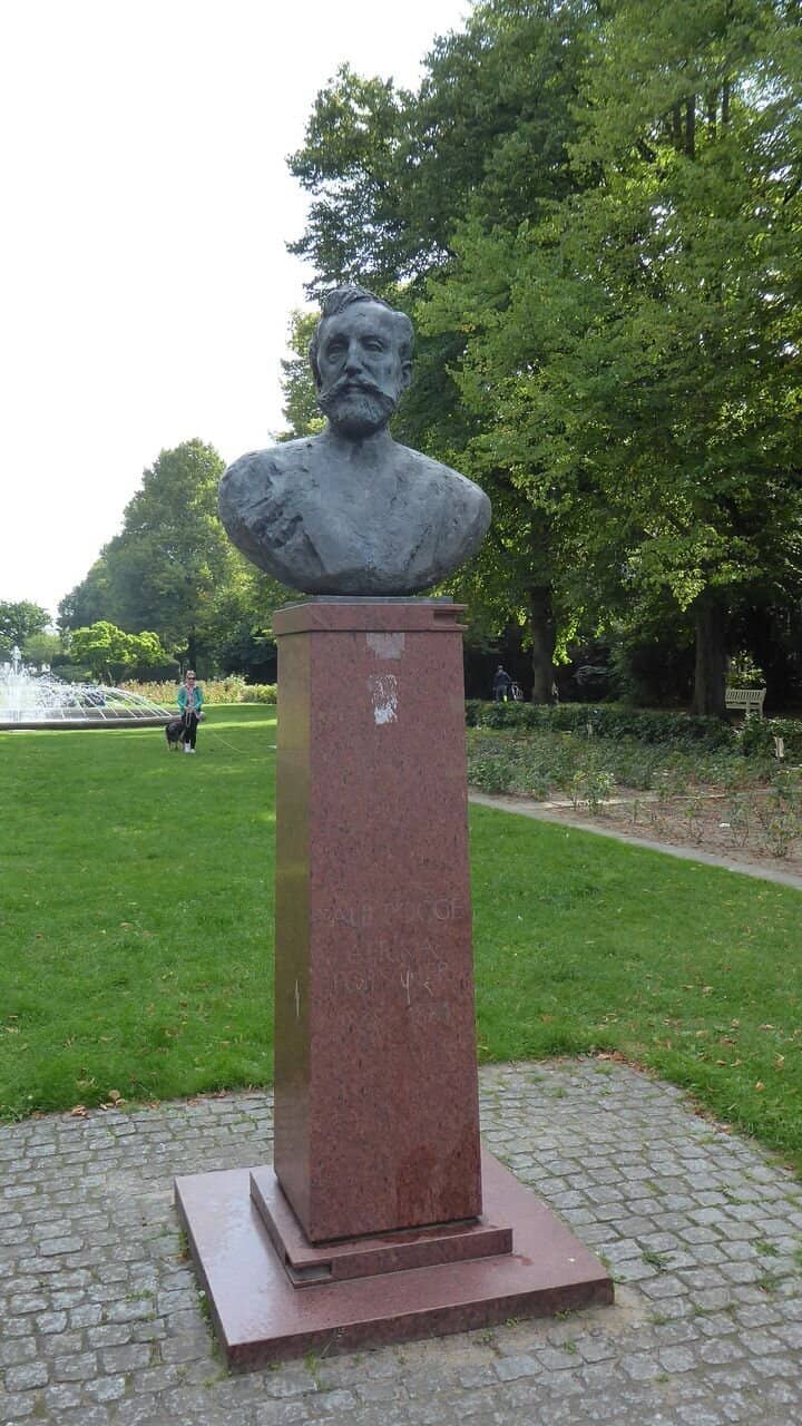 Peaceful Green Oasis