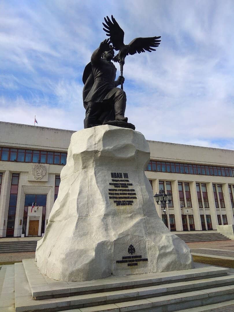Monument to Vladimir Lenin
