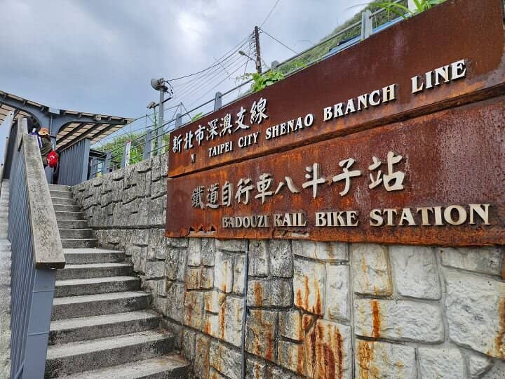 Pufferfish-Themed Rail Cars