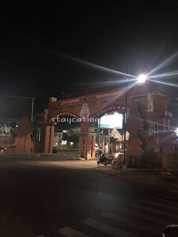 Oleh-Oleh & Food Stalls