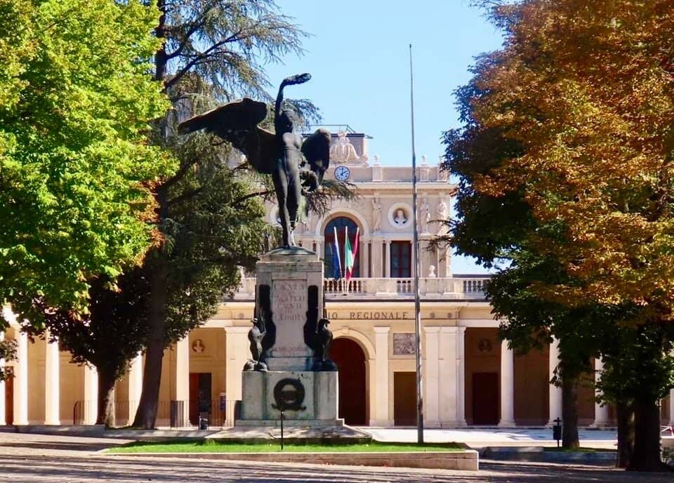 Busts of Abruzzo Figures