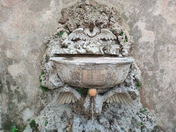 The 'Fake' Keyhole View