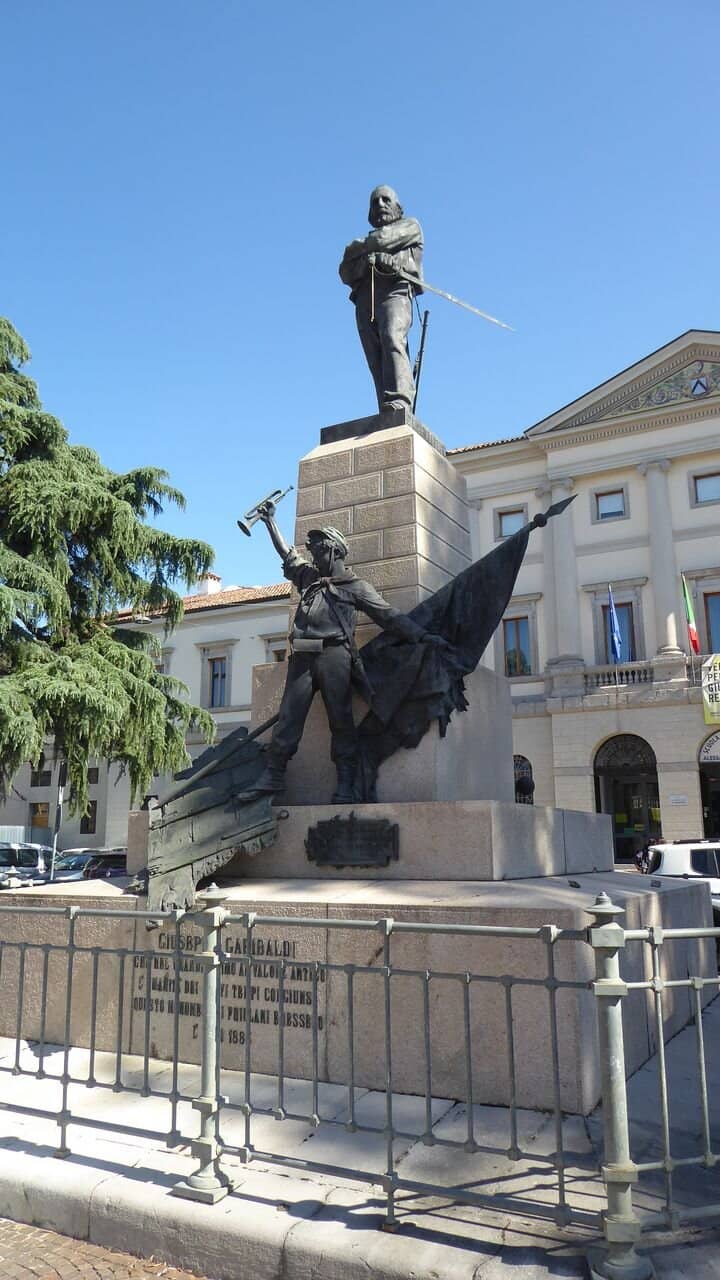 Pisa's Lively Square