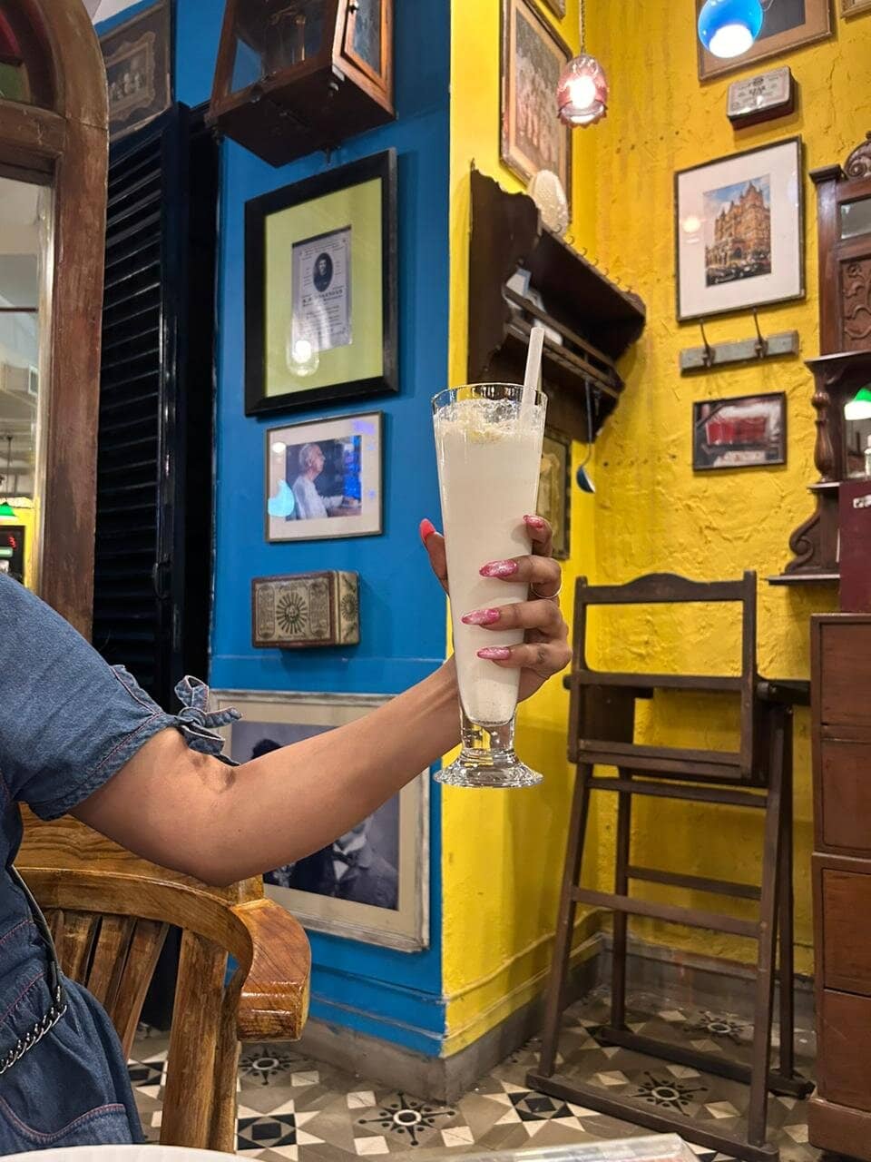 Nostalgic Irani Cafe Ambiance