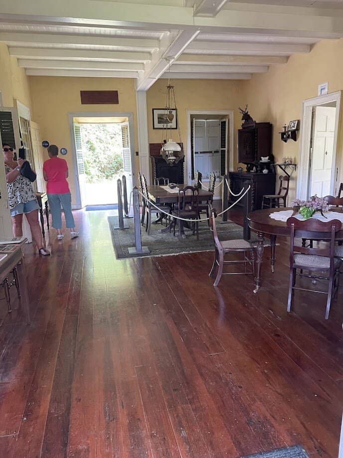 Knowledgeable Guides