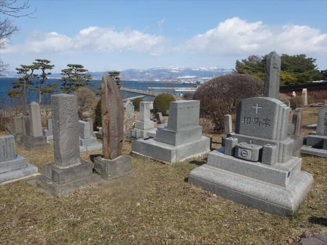 Informative Epitaphs