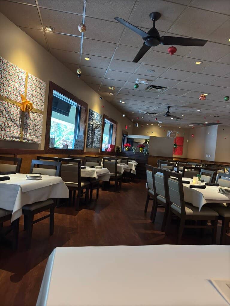 Vibrant Happy Hour & Martinis