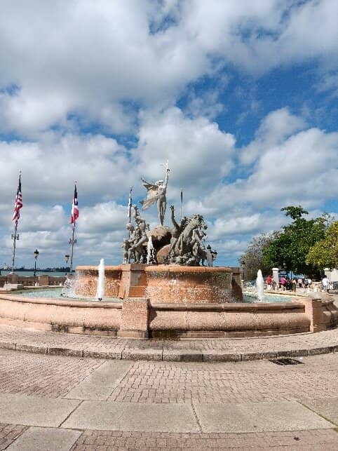 Raíces Fountain Sculpture