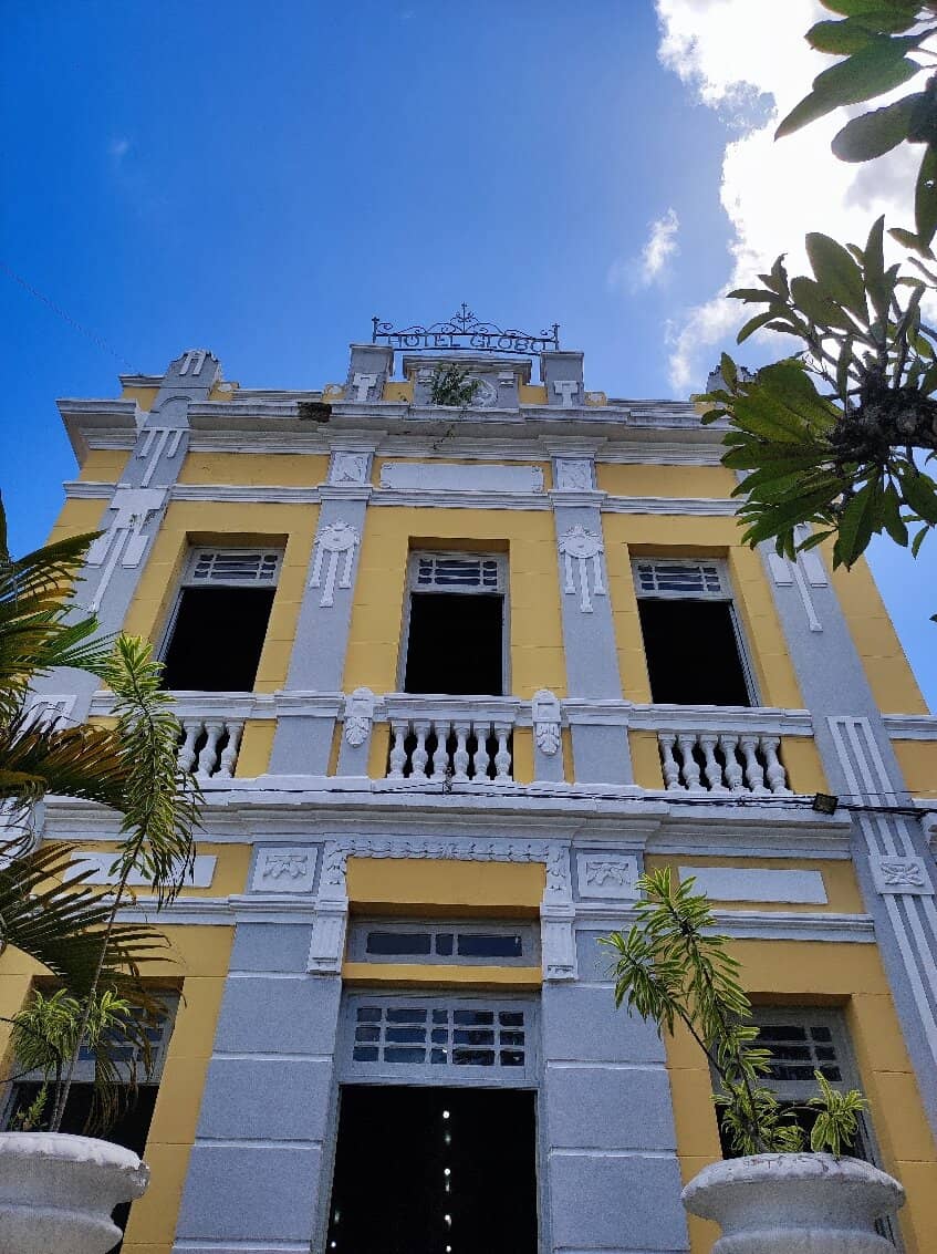 Art Gallery & Local Crafts