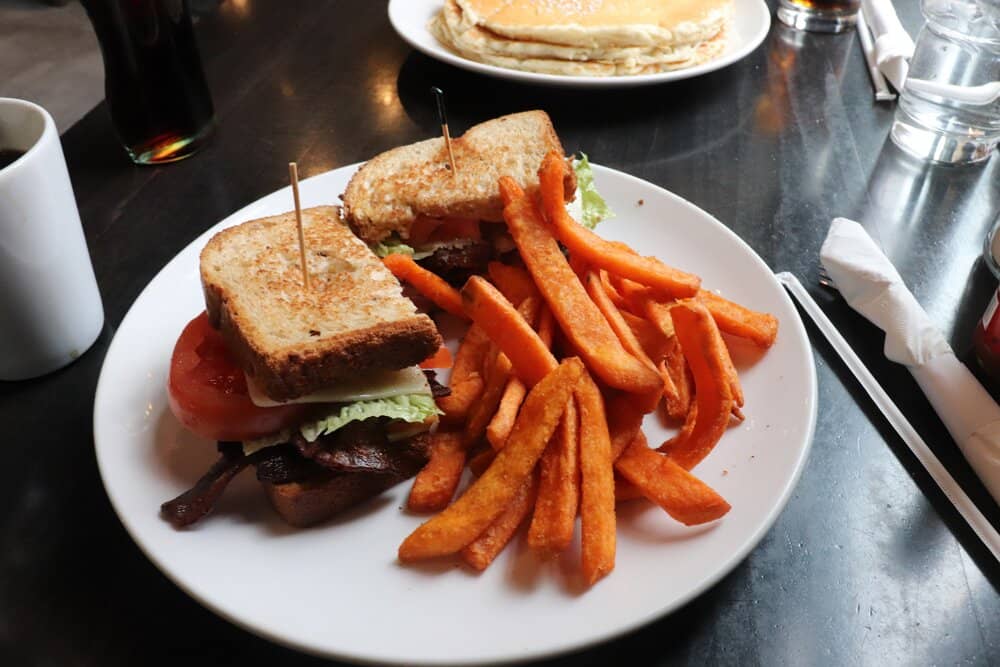 Vibrant & Modern Ambiance