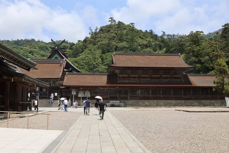 The Enormous Shimenawa Rope