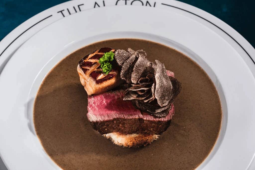 Intimate & Sophisticated Atmosphere