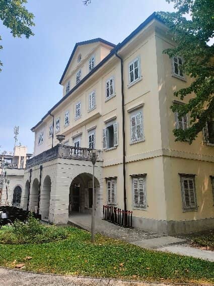 Charming Garden Oasis