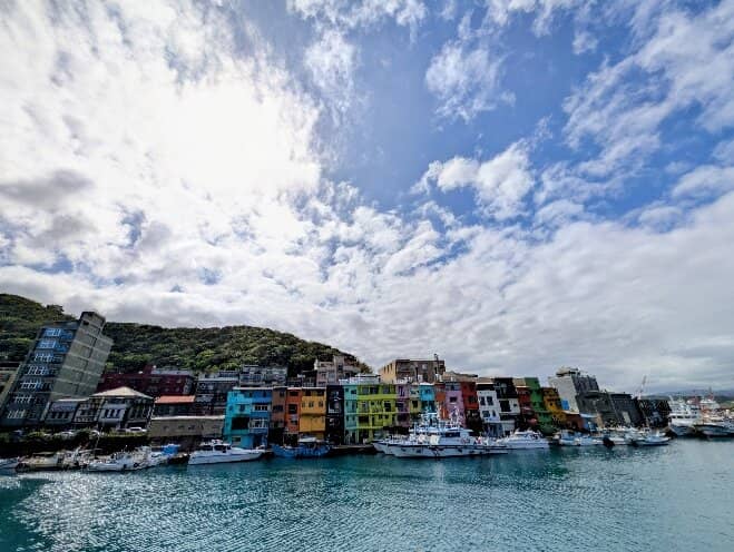 Harbor Views & Atmosphere