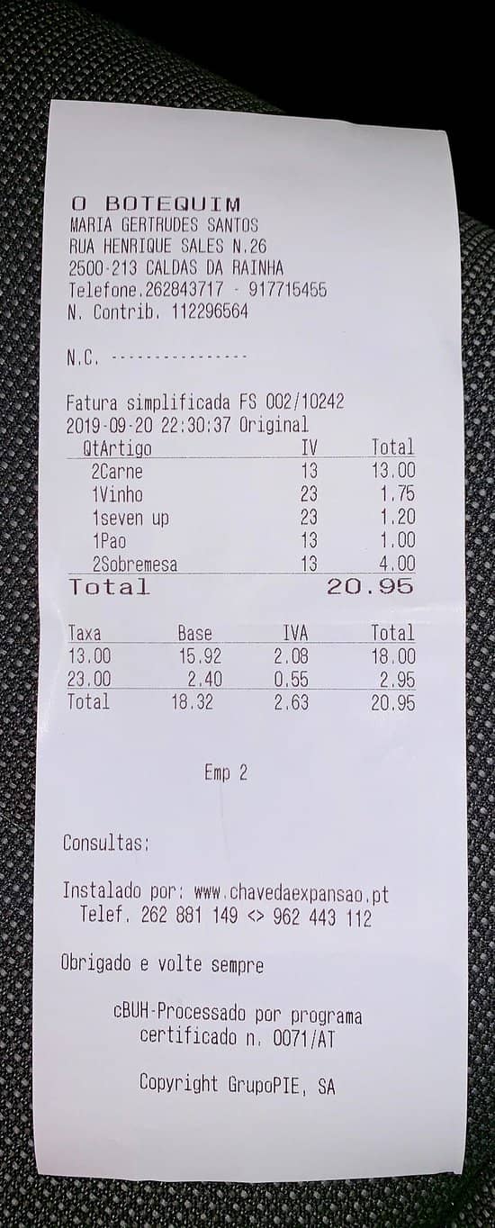 Creative Cocktails & Cozy Ambiance