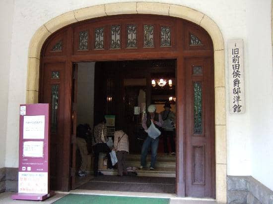 Intricate Wallpaper Details