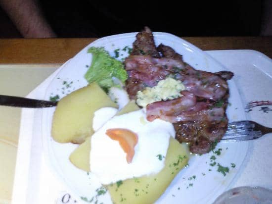 Hearty Food and Tasty Cocktails