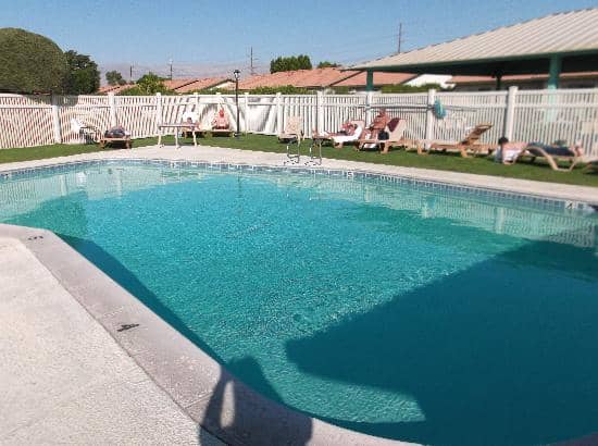 Outdoor Pools & Hot Tubs