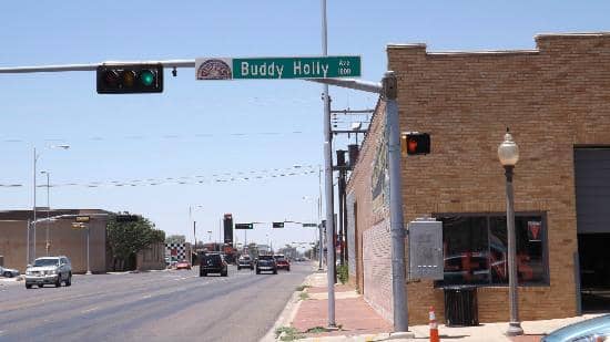 Live Music & Performances