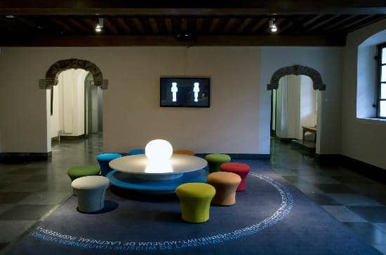 The Lakenhal Building