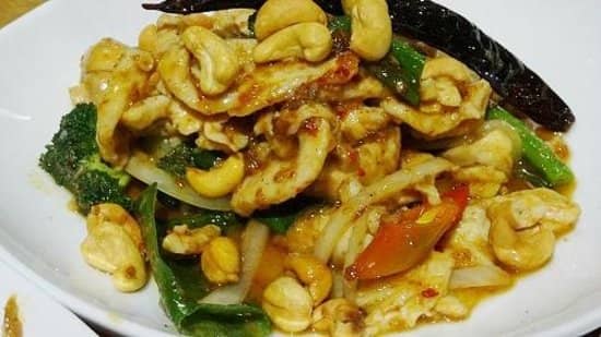 Chicken with cashew nuts