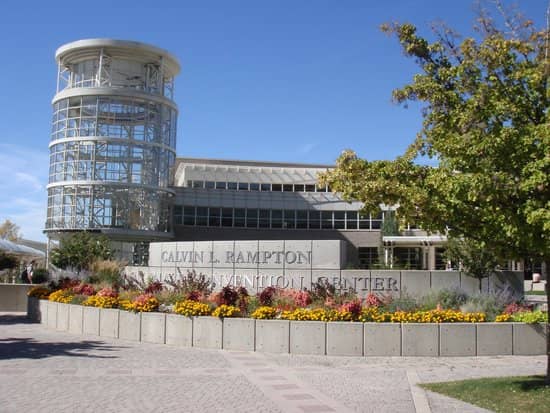 Proximity to Downtown Attractions