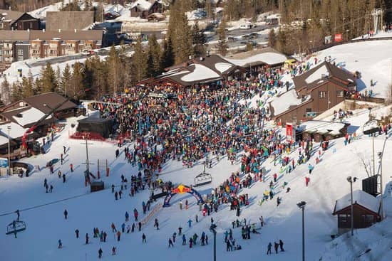 Vibrant After-Ski Scene