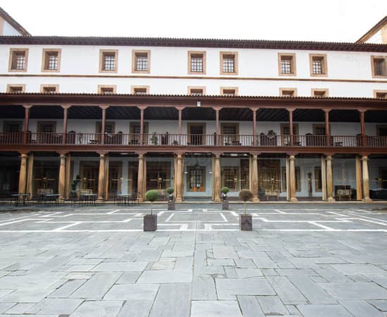 Historic Courtyards and Staterooms