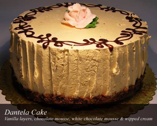 Charming Ambiance with Live Music