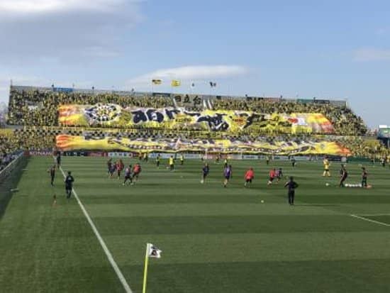 Close-to-Pitch Seating
