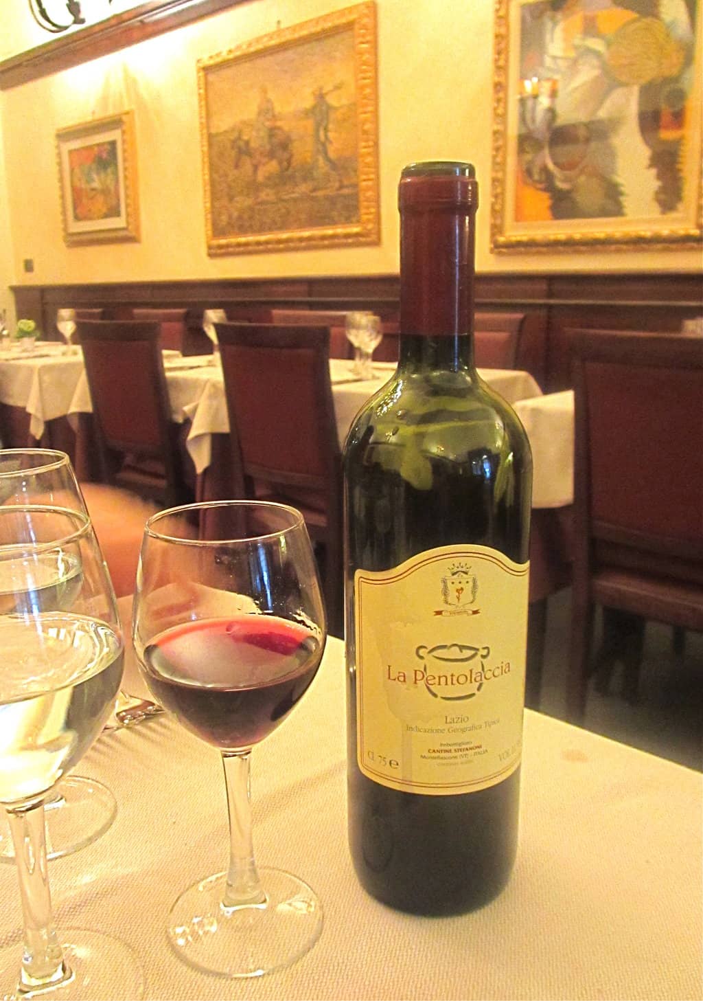 Charming Courtyard Ambiance