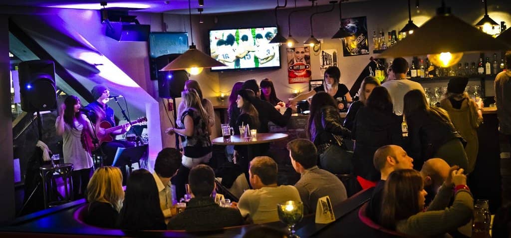 Vibrant Atmosphere & Gaming Room