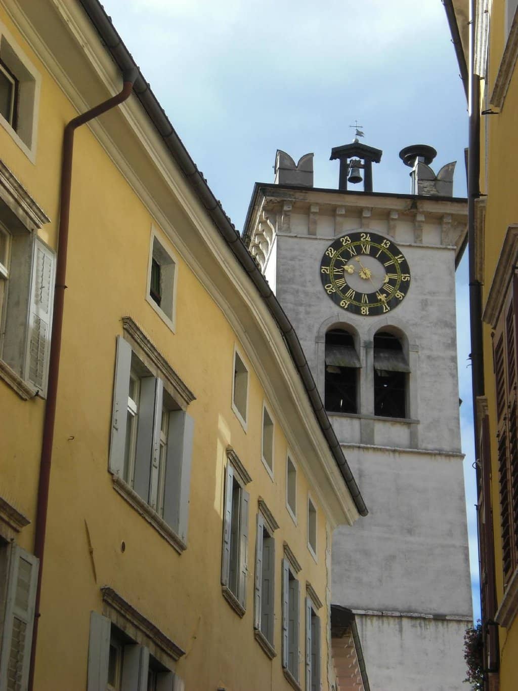 Modern Haircuts & Styling