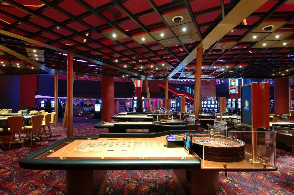 Dining & Entertainment