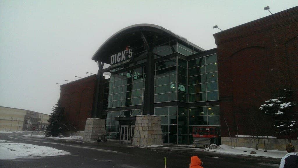 Vibrant Food Court & Dining