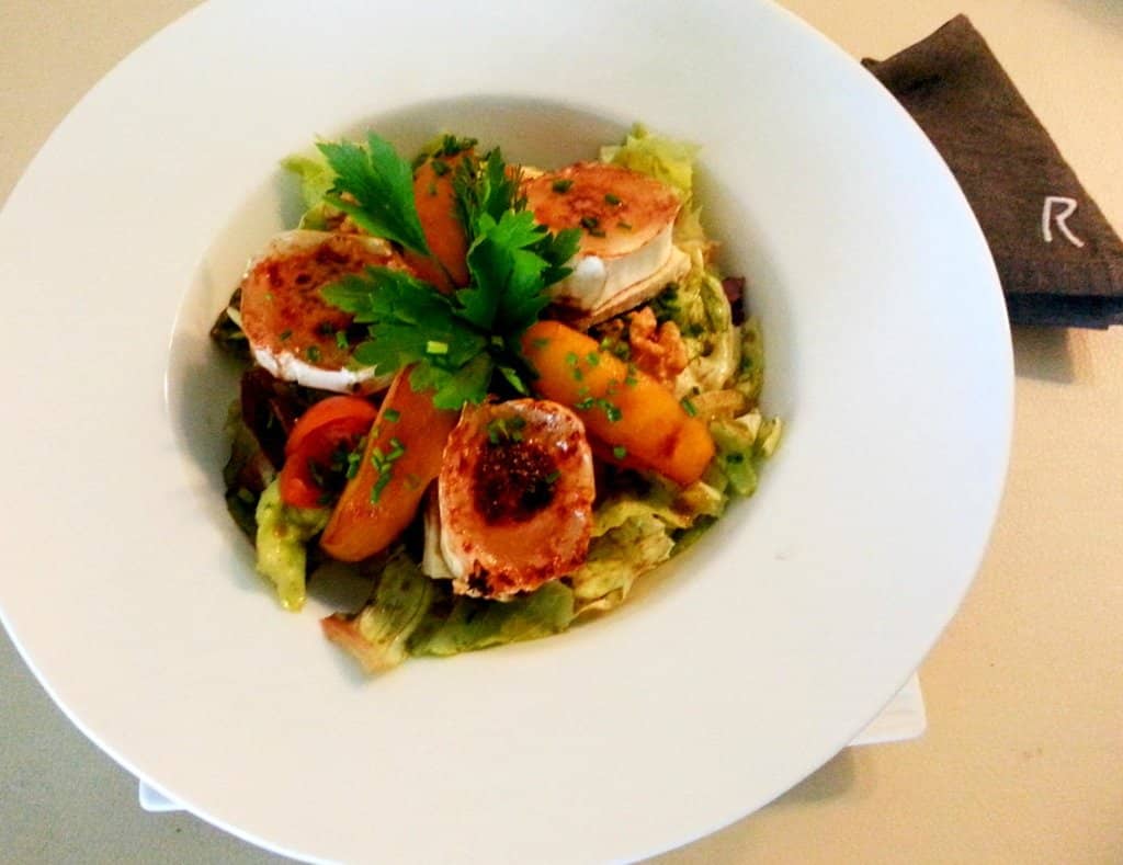 Salade de chèvre chaud