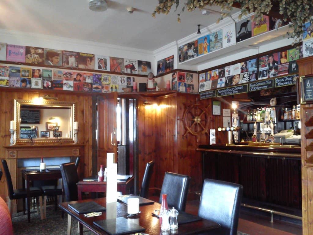 Newly Decorated, Tasteful Interior