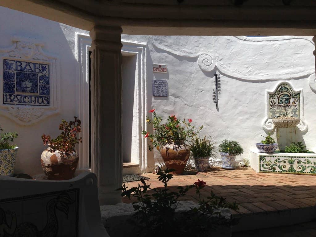 Charming Cafe Bacchus