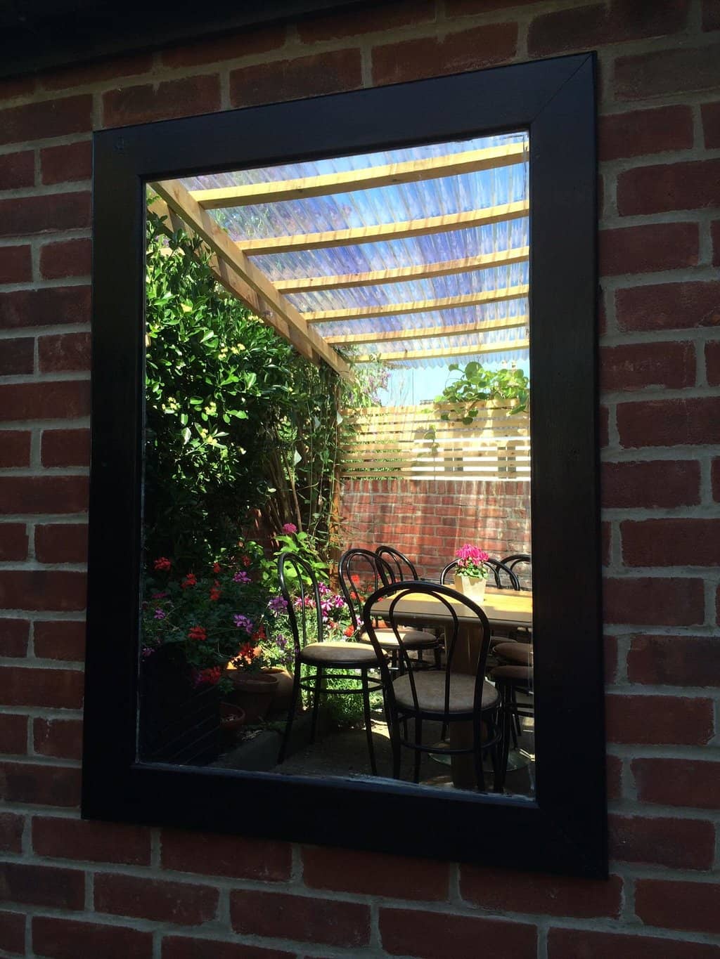 Quirky Courtyard Ambiance