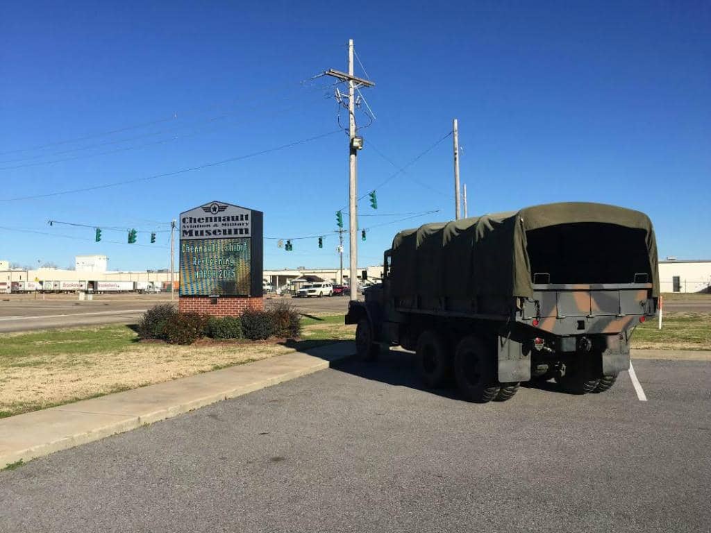 Outdoor Aircraft Displays