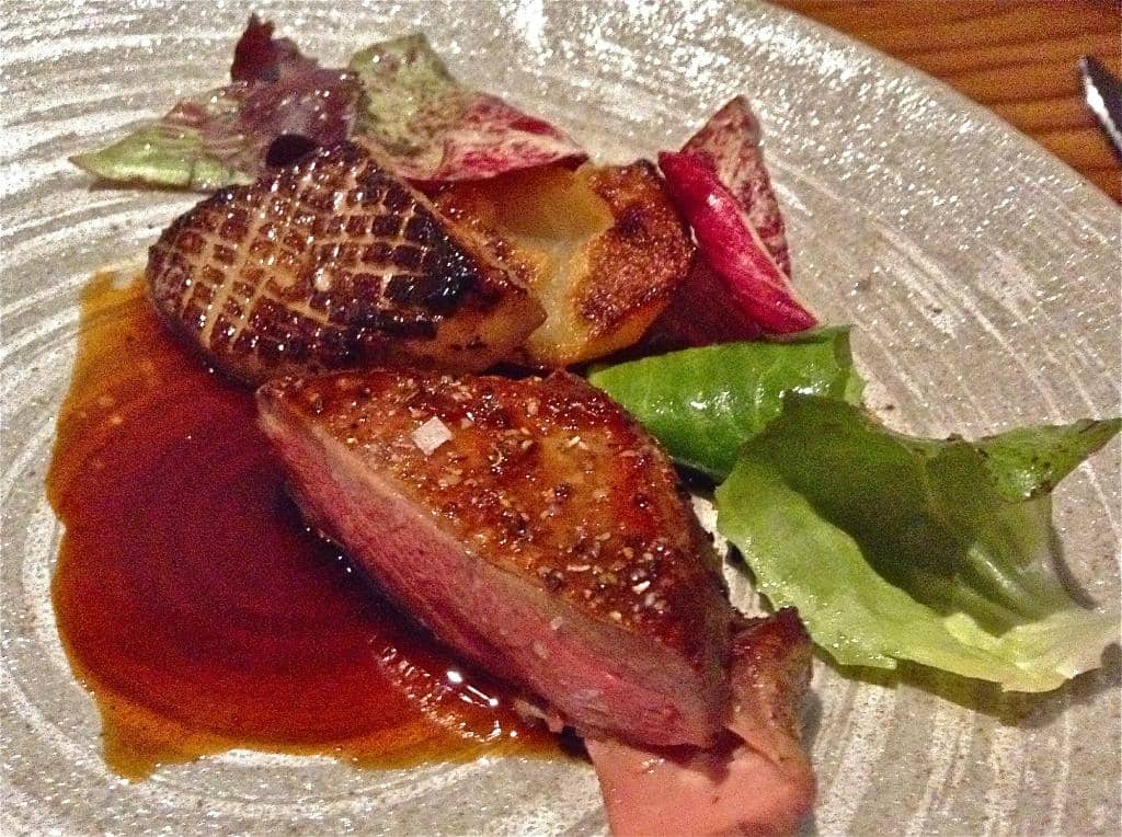 Immersive Vintage Lodge Ambiance